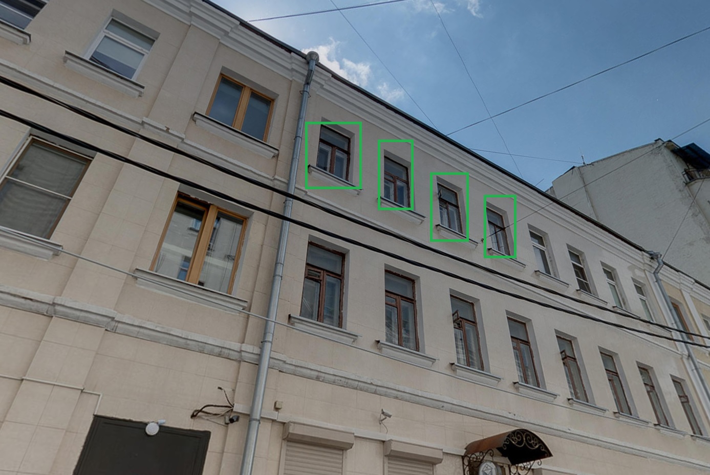 Квартира.Фасад здания с выделенными окнами реализуемого объекта.город Москва, Пушкарёв переулок, дом 20_17 - Этаж _ 3 квартира _ 26.jpg