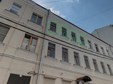 Квартира.Фасад здания с выделенными окнами реализуемого объекта.город Москва, Пушкарёв переулок, дом 20_17 - Этаж _ 3 квартира _ 26.jpg