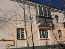 Квартира.Фасад здания с выделенными окнами реализуемого объекта.город Москва, Вересковая улица, дом 7 - этаж 1, квартира 8 8.jpg