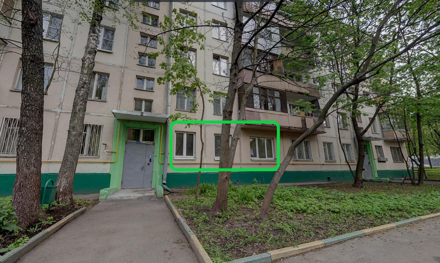 Квартира.Фасад здания с выделенными окнами реализуемого объекта.город Москва, Онежская улица, дом 40 - Этаж _ 1 кв. 143.png