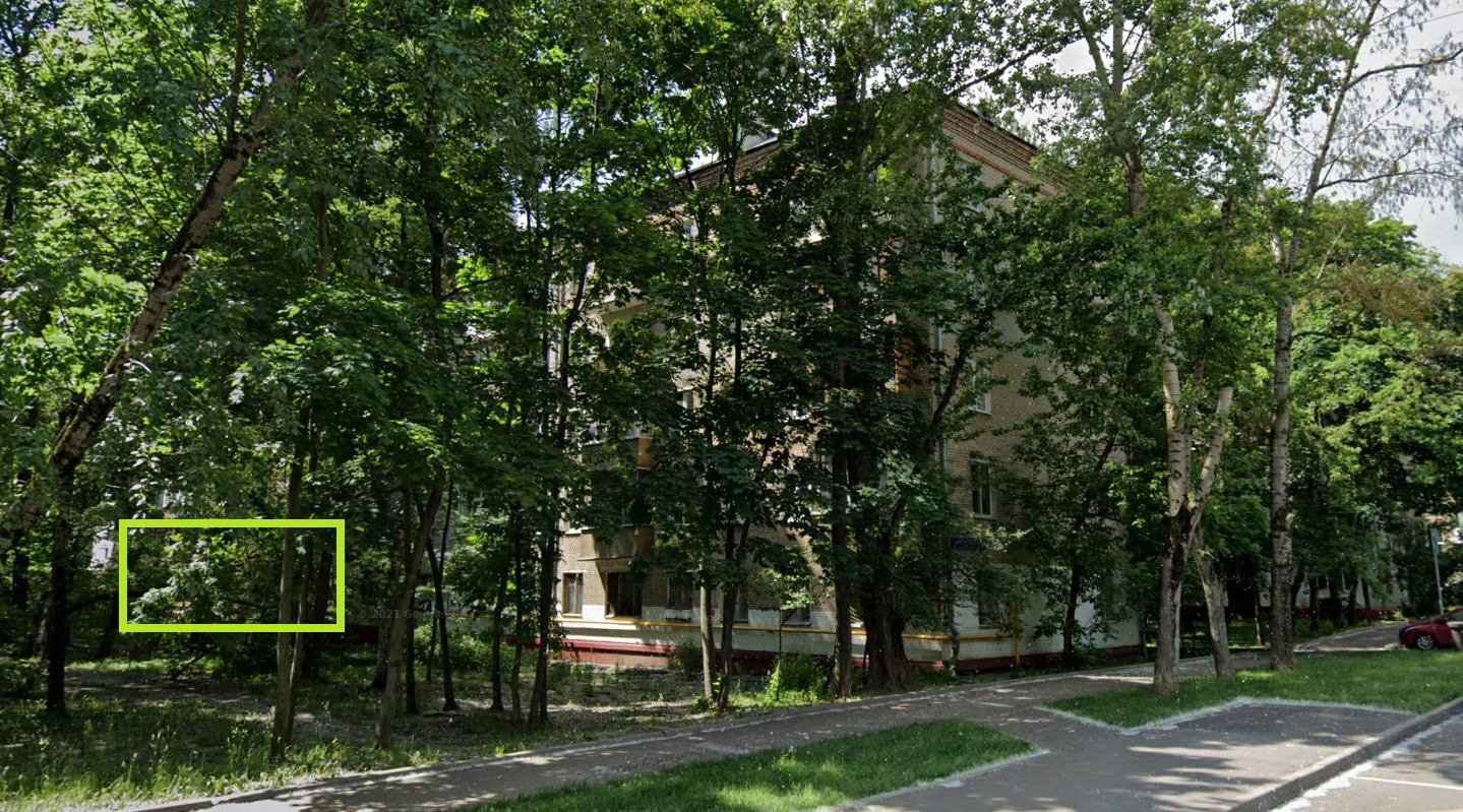 Квартира.Фасад здания с выделенными окнами реализуемого объекта.город Москва, Федеративный проспект, дом 52 - этаж 1, кв. 22.jpg
