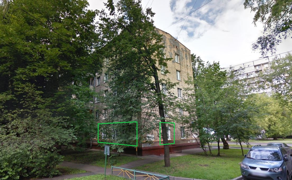 Квартира.Фасад здания с выделенными окнами реализуемого объекта.г. Москва, ул. Радужная, д. 11, кв. 2 - Этаж 1 кв. 2.JPG