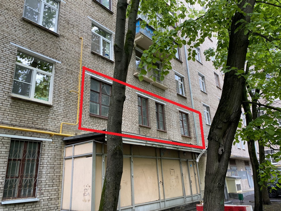 Нежилое помещение.Фасад здания с выделенными окнами реализуемого объекта.город Москва, Рижский проезд, дом 7 - не указано не указано_2.JPG