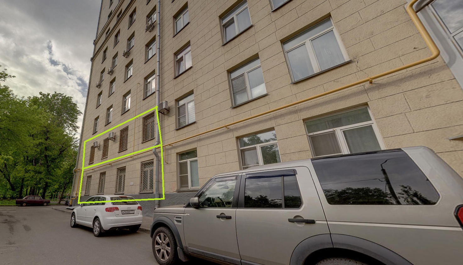 Нежилое помещение.Фасад здания с выделенными окнами реализуемого объекта.Российская Федерация, город Москва, внутригородская территория муниципальный округ Алексеевский, Рижский проезд, дом 3 - Антресоль _ 1, Подвал _ 0, Этаж _ 1 Антресоль _ 1, Подвал _ 0, Этаж _ 1.jpg