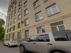 Нежилое помещение.Фасад здания с выделенными окнами реализуемого объекта.Российская Федерация, город Москва, внутригородская территория муниципальный округ Алексеевский, Рижский проезд, дом 3 - Антресоль _ 1, Подвал _ 0, Этаж _ 1 Антресоль _ 1, Подвал _ 0, Этаж _ 1.jpg