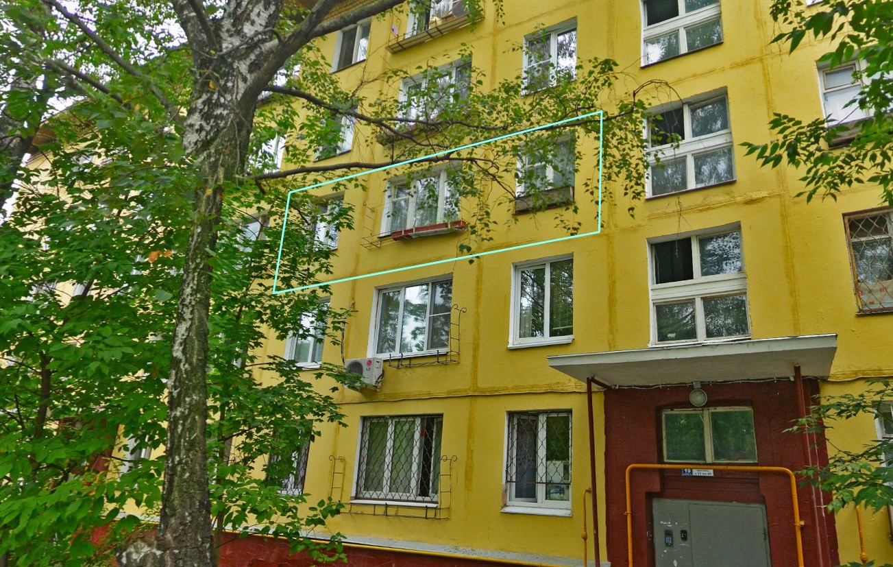 Квартира.Фасад здания с выделенными окнами реализуемого объекта.г. Москва, ул. Большая Черёмушкинская, д. 19, корп. 5 - Этаж 3 кв. 29.jpg