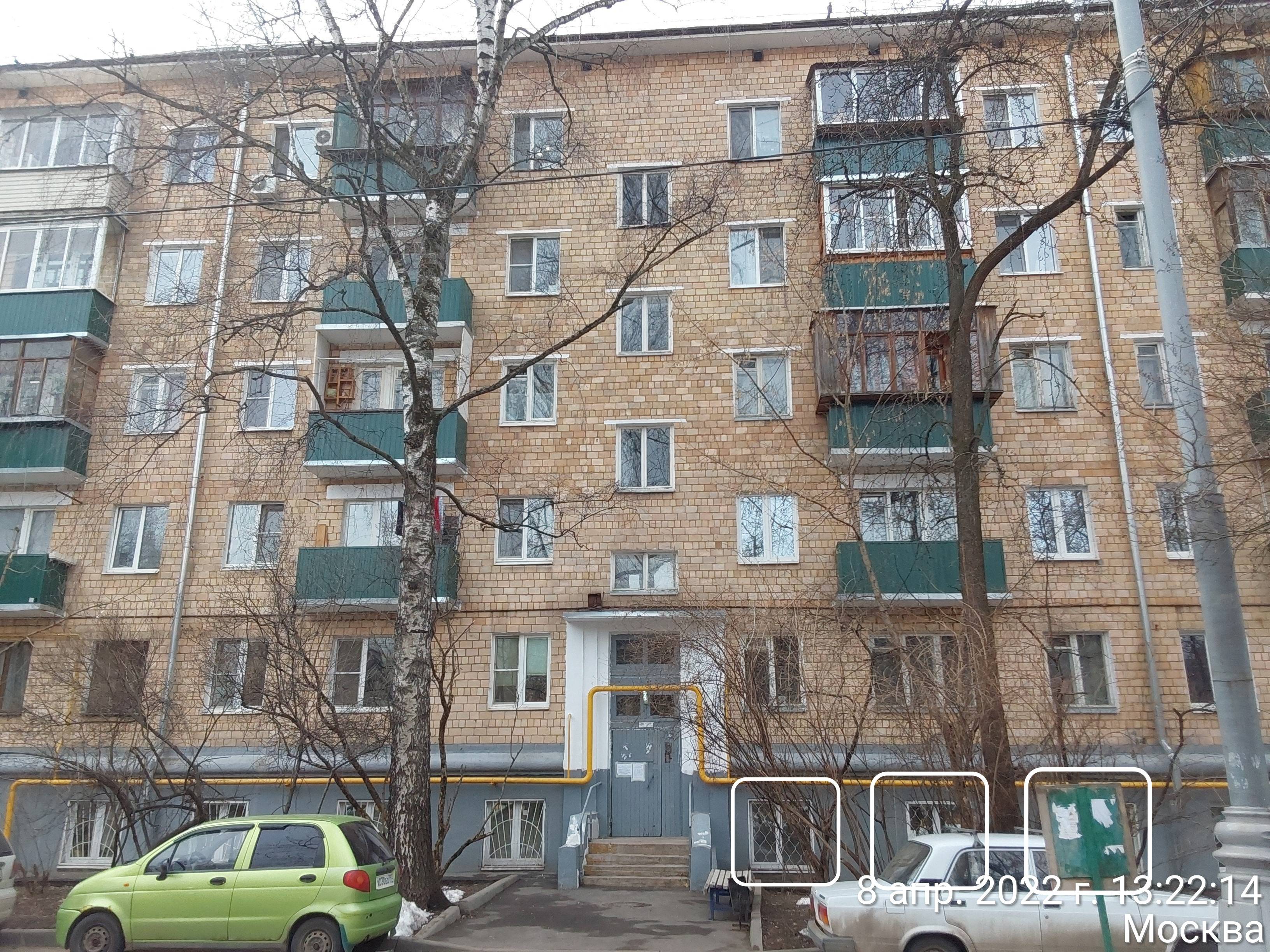 Квартира.Фасад здания с выделенными окнами реализуемого объекта.Российская Федерация, город Москва, внутригородская территория муниципальный округ Филевский Парк, Минская улица, дом 8, корпус 1 - Цокольный этаж _0, кв. 81.jpg