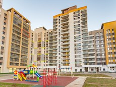 Квартира.Фасад здания с выделенными окнами реализуемого объекта.город Москва, Бескудниковский бульвар, дом 5 - этаж 10, кв. 102.jpg
