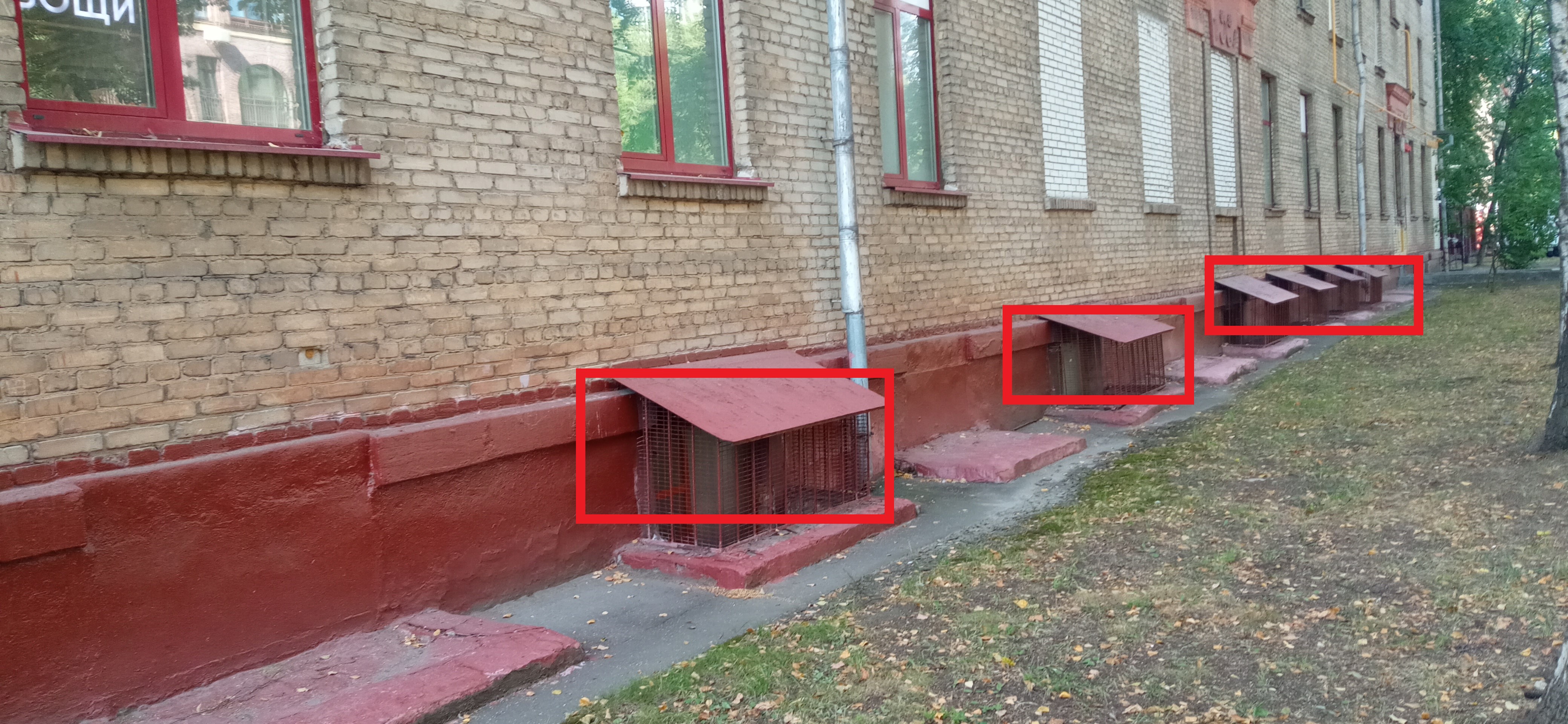 ГП16805390.Нежилое помещение.Фасад здания с выделенными окнами реализуемого объекта.JPG