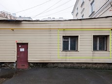 ГП16913525.Нежилое помещение.Фасад здания с выделенными окнами реализуемого объекта.jpg