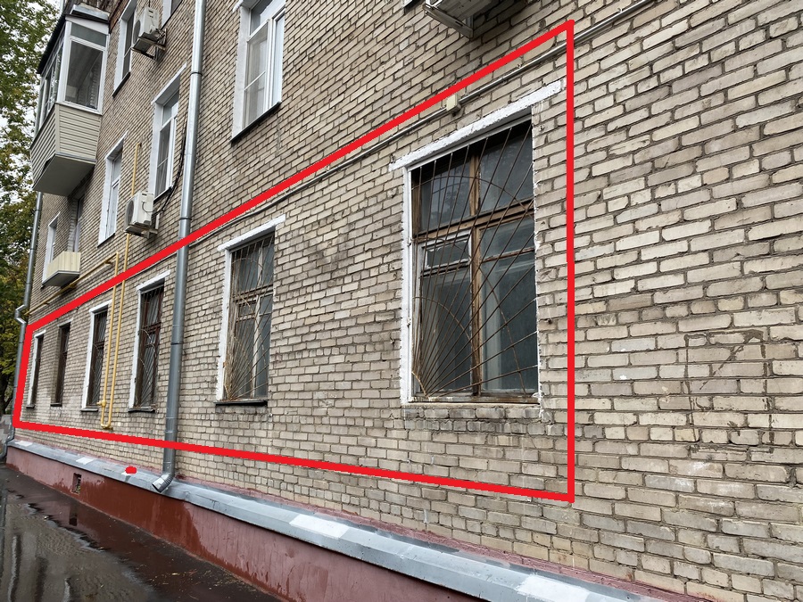 ГП16915229.Нежилое помещение.Фасад здания с выделенными окнами реализуемого объекта_2.JPG