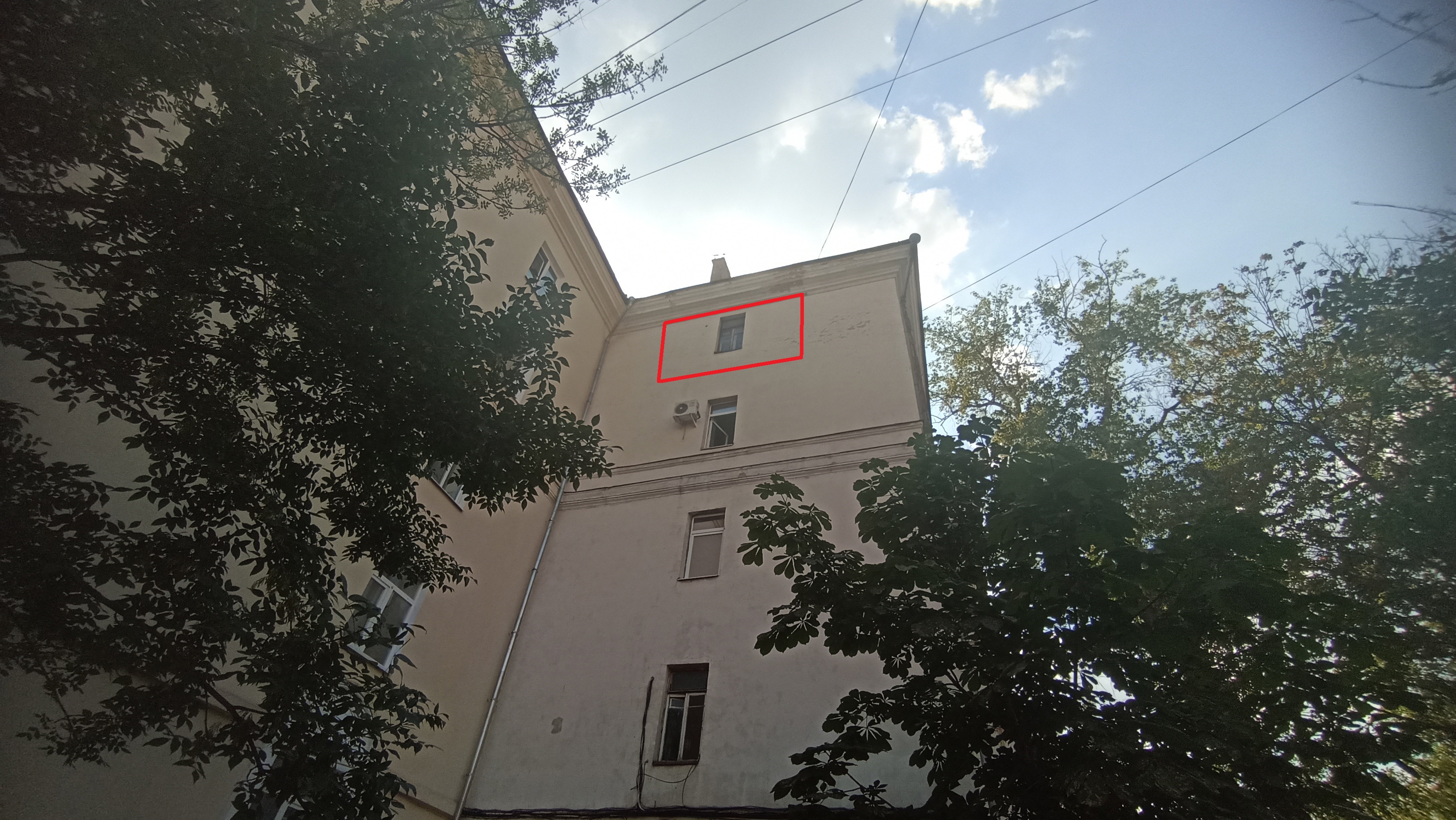 Нежилое помещение.Фасад здания с выделенными окнами реализуемого объекта.Российская Федерация, город Москва, внутригородская территория муниципальный округ Басманный, Токмаков переулок, дом 16, строение 2 - не указано не указано.jpg