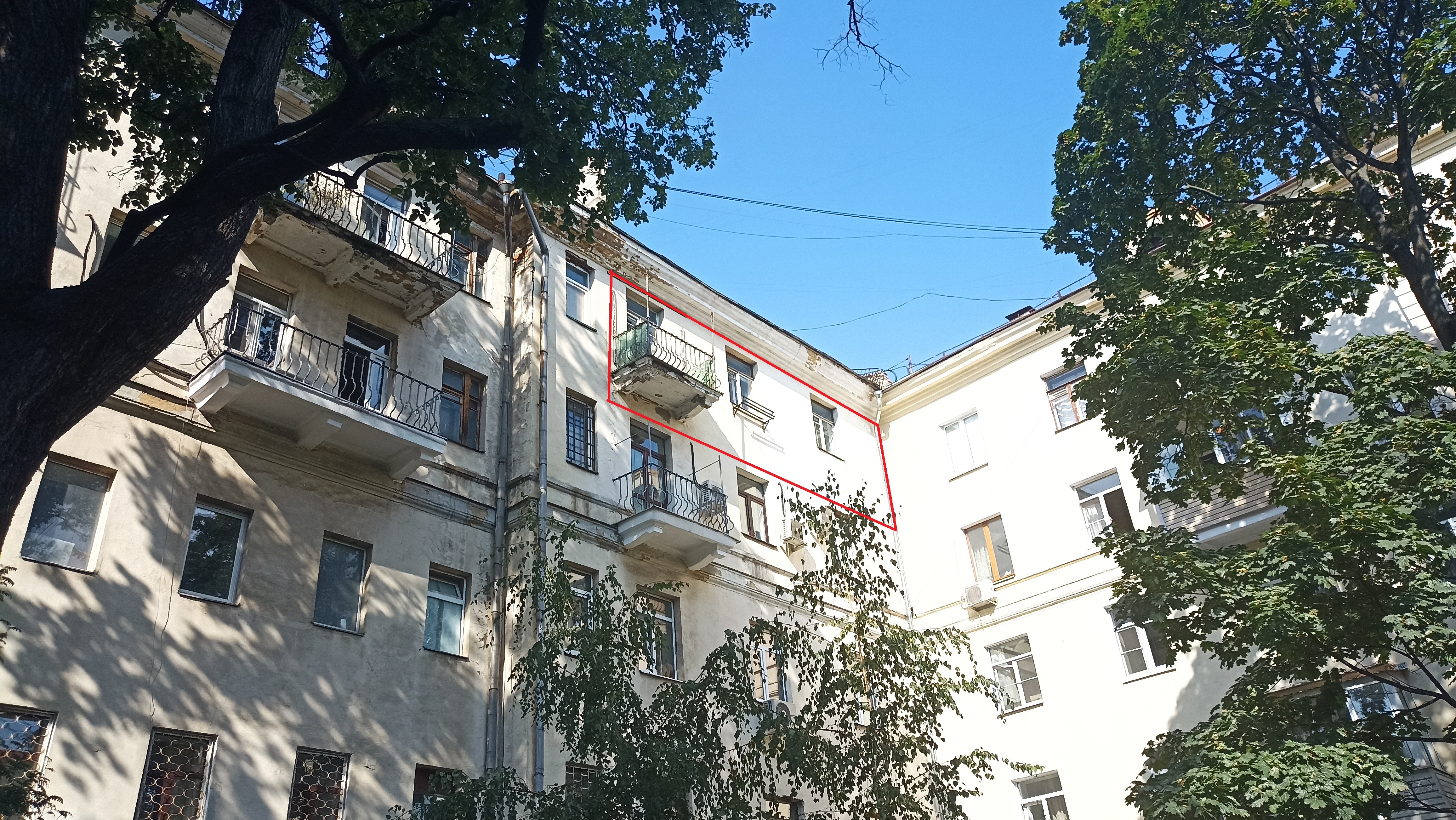 Нежилое помещение.Фасад здания с выделенными окнами реализуемого объекта.Российская Федерация, город Москва, внутригородская территория муниципальный округ Басманный, Токмаков переулок, дом 16, строение 2 - не указано не указано_3.jpg