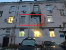 ГП16916453.Нежилое помещение.Фасад здания с выделенными окнами реализуемого объекта.jpg