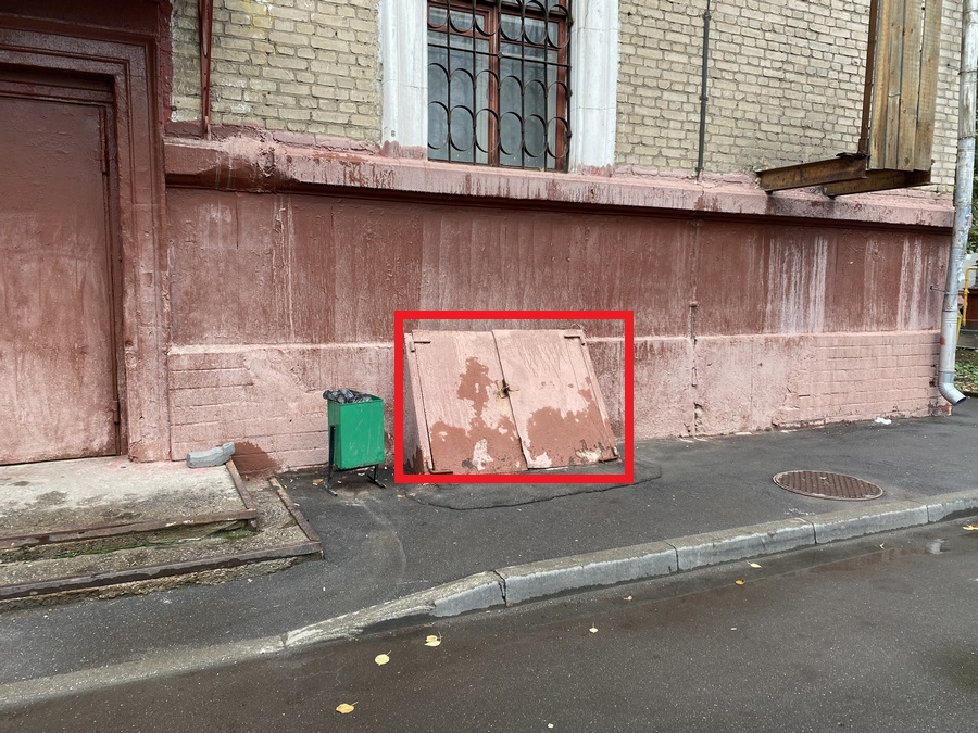 ГП16913011.Нежилое помещение.Фасад здания с выделенными окнами реализуемого объекта.JPG