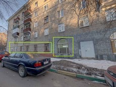 ГП16902057.Нежилое помещение.Фасад здания с выделенными окнами реализуемого объекта_5.jpg
