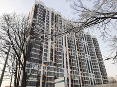 ГП16921263.Квартира.Фасад здания с выделенными окнами реализуемого объекта.jpg