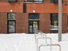 ГП16921867.Нежилое помещение.Фасад здания с выделенными окнами реализуемого объекта.jpg