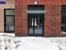 ГП16921988.Нежилое помещение.Фасад здания с выделенными окнами реализуемого объекта.jpg