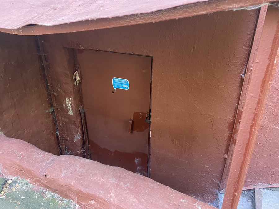 Нежилое помещение.Входная группа объекта.ул.Кашенкин Луг, д.3 - подвал.JPG