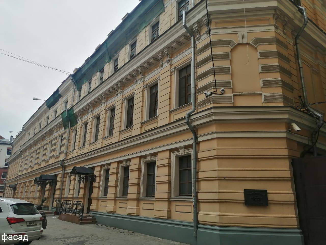 ГП16902948.Нежилое помещение.Фасад здания с выделенными окнами реализуемого объекта_2.jpg