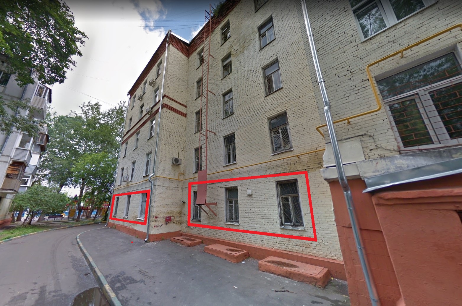 Квартира.Фасад здания с выделенными окнами реализуемого объекта.Российская Федерация, город Москва, внутригородская территория муниципальный округ Соколиная Гора, 5-я улица Соколиной Горы, дом 21, корпус 2 - Этаж _ 1, кв. 2 2_3.jpg