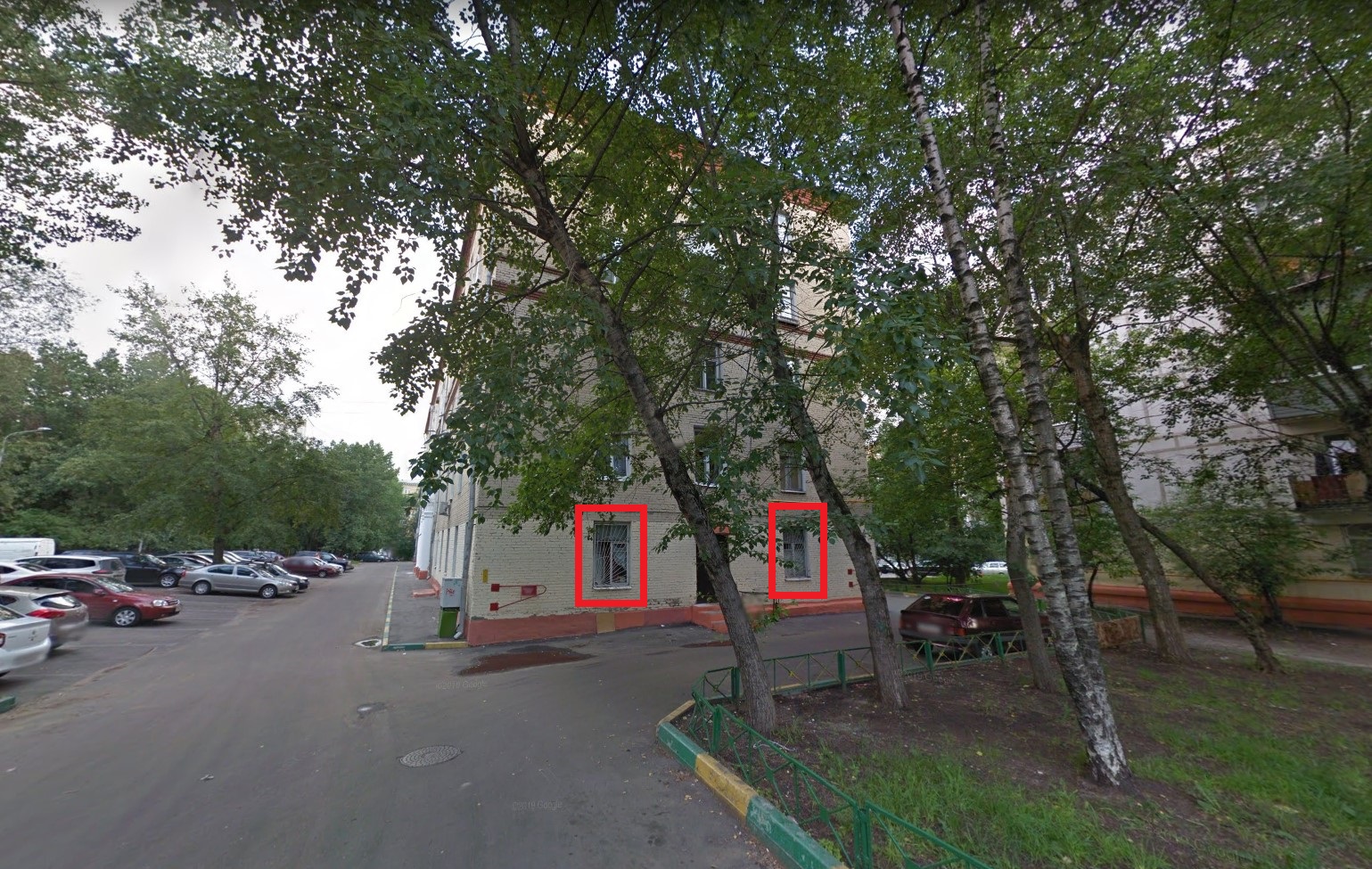 Квартира.Фасад здания с выделенными окнами реализуемого объекта.Российская Федерация, город Москва, внутригородская территория муниципальный округ Соколиная Гора, 5-я улица Соколиной Горы, дом 21, корпус 2 - Этаж _ 1, кв. 2 2_2.jpg