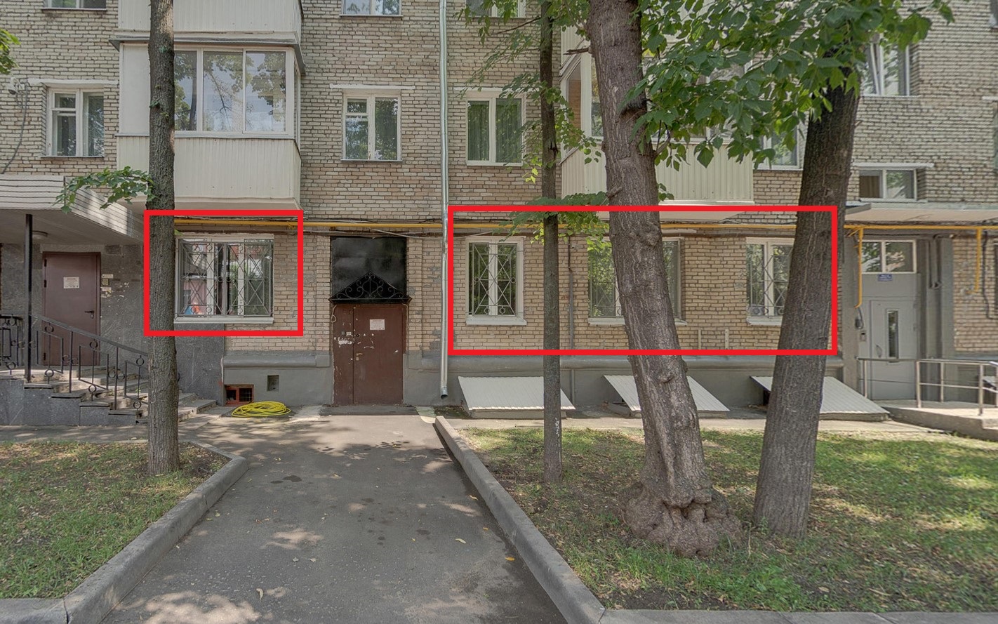 Нежилое помещение.Фасад здания с выделенными окнами реализуемого объекта.г. Москва, ул. Грузинская М., Дом 3-9 - Этаж _ 1, Подвал _ 0 Этаж _ 1, Подвал _ 0.jpg