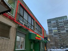 ГП16917192.Нежилое помещение.Фасад здания с выделенными окнами реализуемого объекта_2.jpg