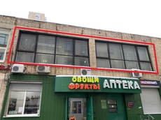 ГП16917192.Нежилое помещение.Фасад здания с выделенными окнами реализуемого объекта.JPG