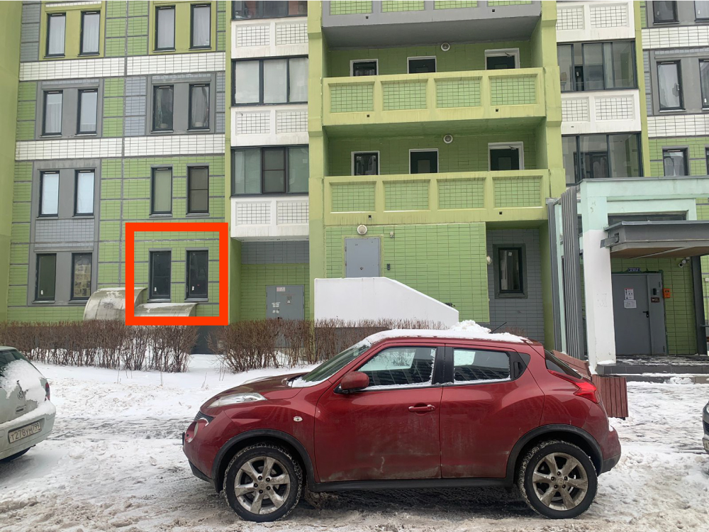 ГП16917536.Нежилое помещение.Фасад здания с выделенными окнами реализуемого объекта.jpg