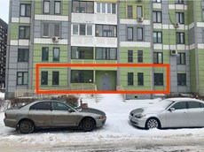 ГП16917536.Нежилое помещение.Фасад здания с выделенными окнами реализуемого объекта_2.jpg