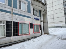 ГП16922824.Нежилое помещение.Фасад здания с выделенными окнами реализуемого объекта.jpg