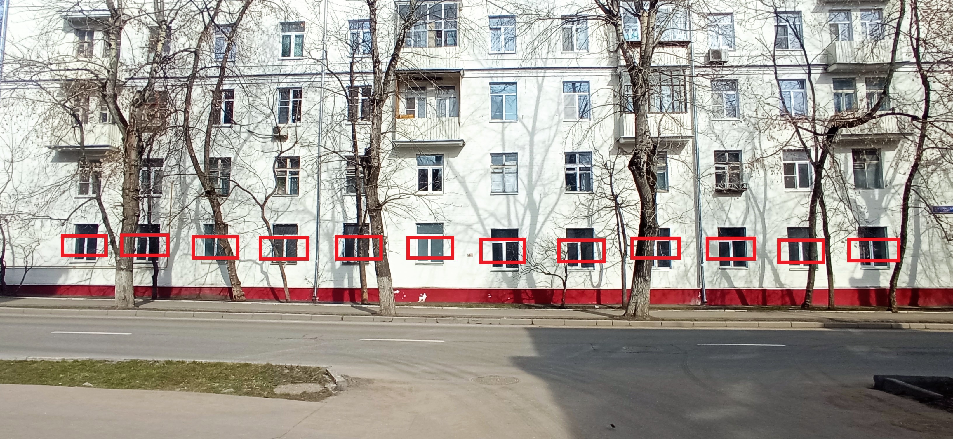ГП16925230.Нежилое помещение.Фасад здания с выделенными окнами реализуемого объекта.jpg
