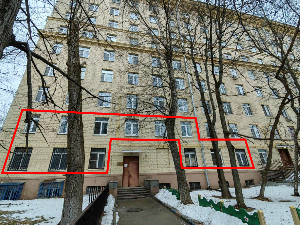 ГП16903312.Нежилое помещение.Фасад здания с выделенными окнами реализуемого объекта.jpg