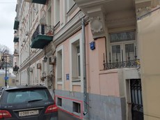ГП16923484.Нежилое помещение.Фасад здания с выделенными окнами реализуемого объекта.jpg