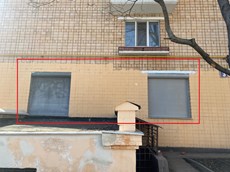 ГП16925233.Нежилое помещение.Фасад здания с выделенными окнами реализуемого объекта_2.jpg