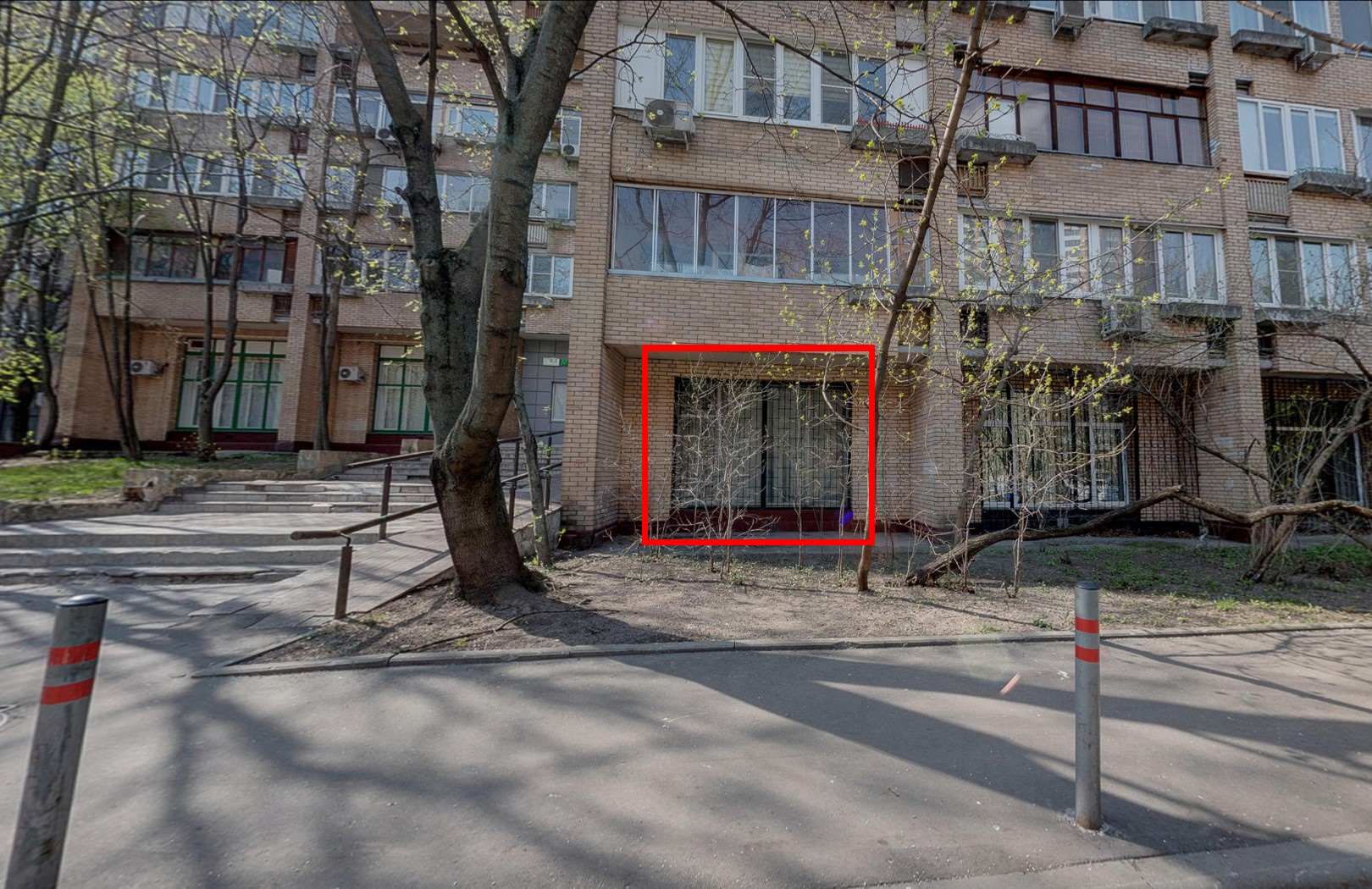 ГП16924322.Нежилое помещение.Фасад здания с выделенными окнами реализуемого объекта.jpg