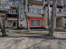 ГП16924322.Нежилое помещение.Фасад здания с выделенными окнами реализуемого объекта_2.jpg