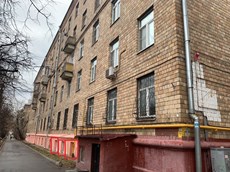 ГП16921944.Нежилое помещение.Фасад здания с выделенными окнами реализуемого объекта.jpg