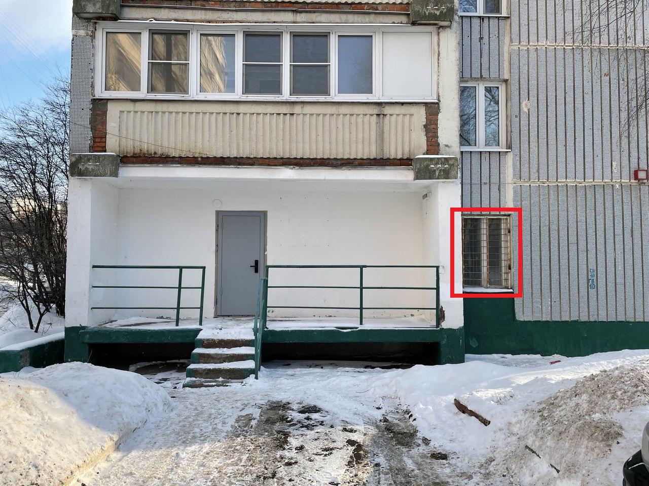 ГП16820536.Нежилое помещение.Фасад здания с выделенными окнами реализуемого объекта_3.jpg