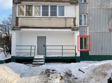 ГП16820536.Нежилое помещение.Фасад здания с выделенными окнами реализуемого объекта_3.jpg