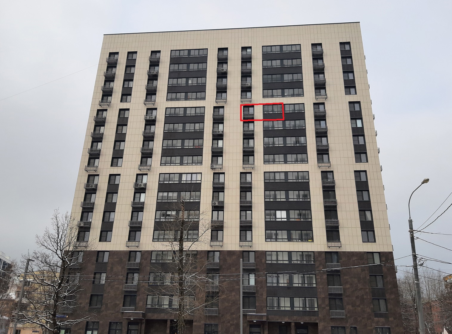 ГП16911632.Квартира.Фасад здания с выделенными окнами реализуемого объекта.jpg