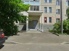 ГП16843609.Нежилое помещение.Фасад здания с выделенными окнами реализуемого объекта.jpg