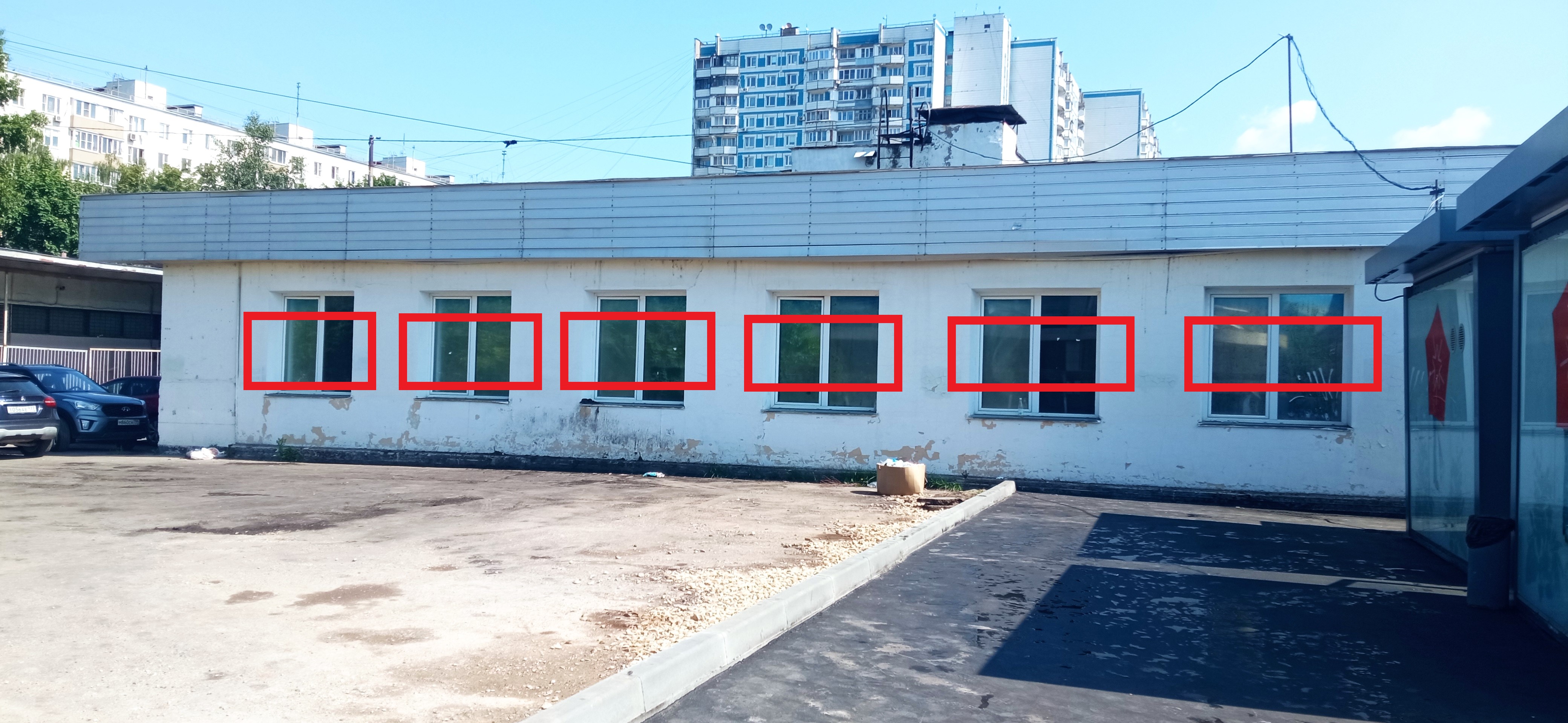 ГП16937316.Нежилое помещение.Фасад здания с выделенными окнами реализуемого объекта.jpg