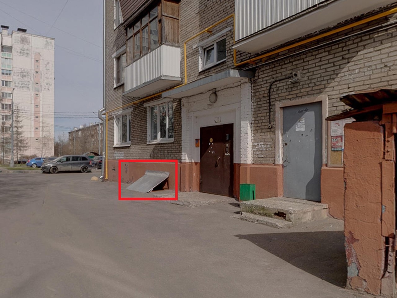 ГП16926657.Нежилое помещение.Фасад здания с выделенными окнами реализуемого объекта.jpg