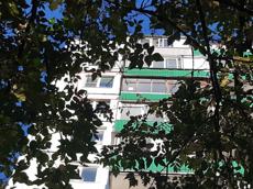 ГП16939247.Квартира.Фасад здания с выделенными окнами реализуемого объекта.jpg