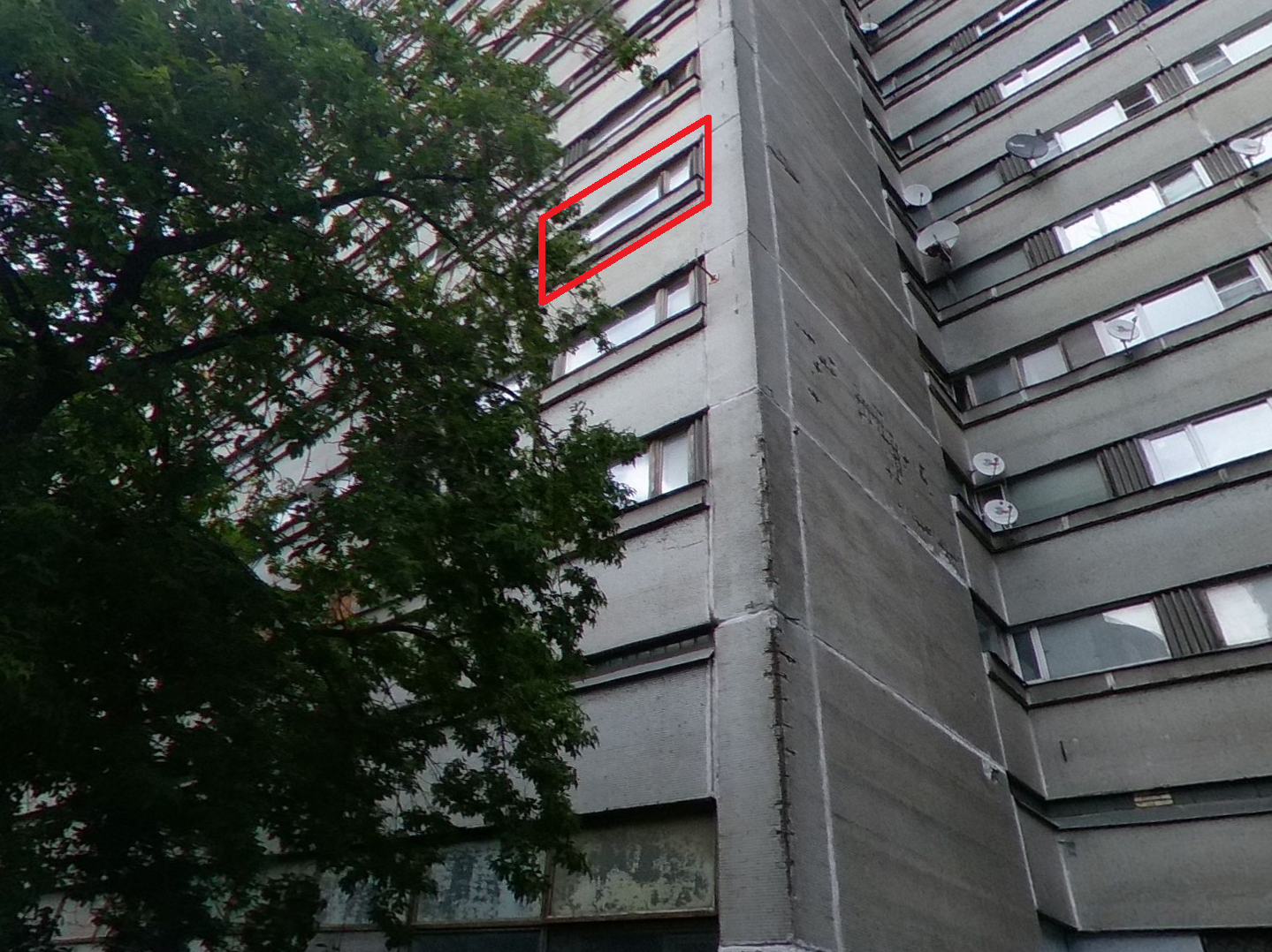 ГП16939531.Квартира.Фасад здания с выделенными окнами реализуемого объекта.jpg