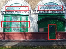 ГП16832049.Нежилое помещение.Фасад здания с выделенными окнами реализуемого объекта.jpg