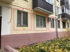 ГП16936833.Нежилое помещение.Фасад здания с выделенными окнами реализуемого объекта.jpg
